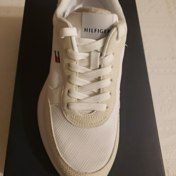 Tommy Hilfiger women's Sneakers Size 8.5 M. White 140 TwZIDYA. - Picture 6 of 8
